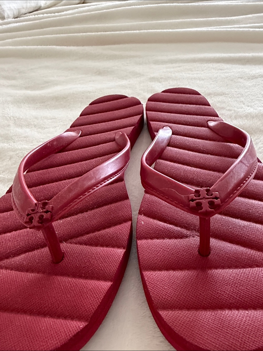 Tory Burch Burgundy Quilted Flip Flop Sandals size 9 - Picture 2 of 4